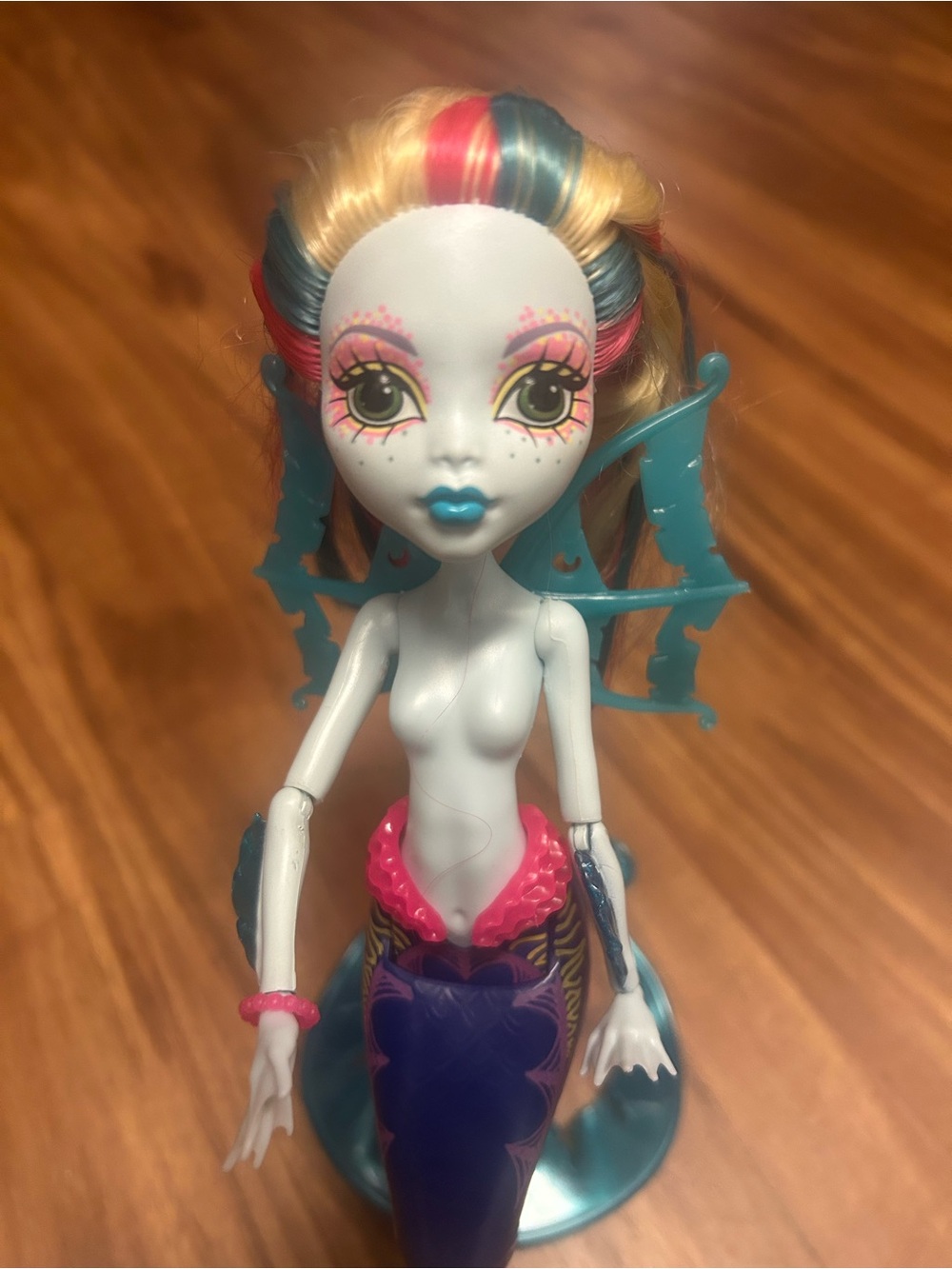 Monster high Great Scarrier Reef Glowsome Ghoulfish Lagoona Blue Mattel